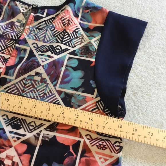 PAPAYA BLOUSE Medium Caps sleeve navy blue floral 100% light cool polyester. - Picture 6 of 7